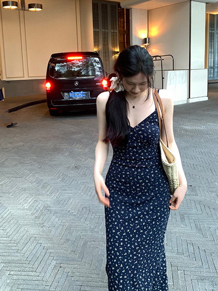 女士夏季碎花V领吊带连衣裙收腰显瘦长裙